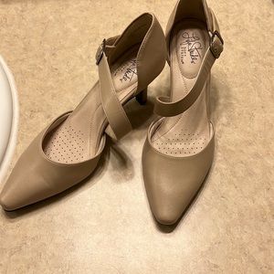Tan kitten heel shoes